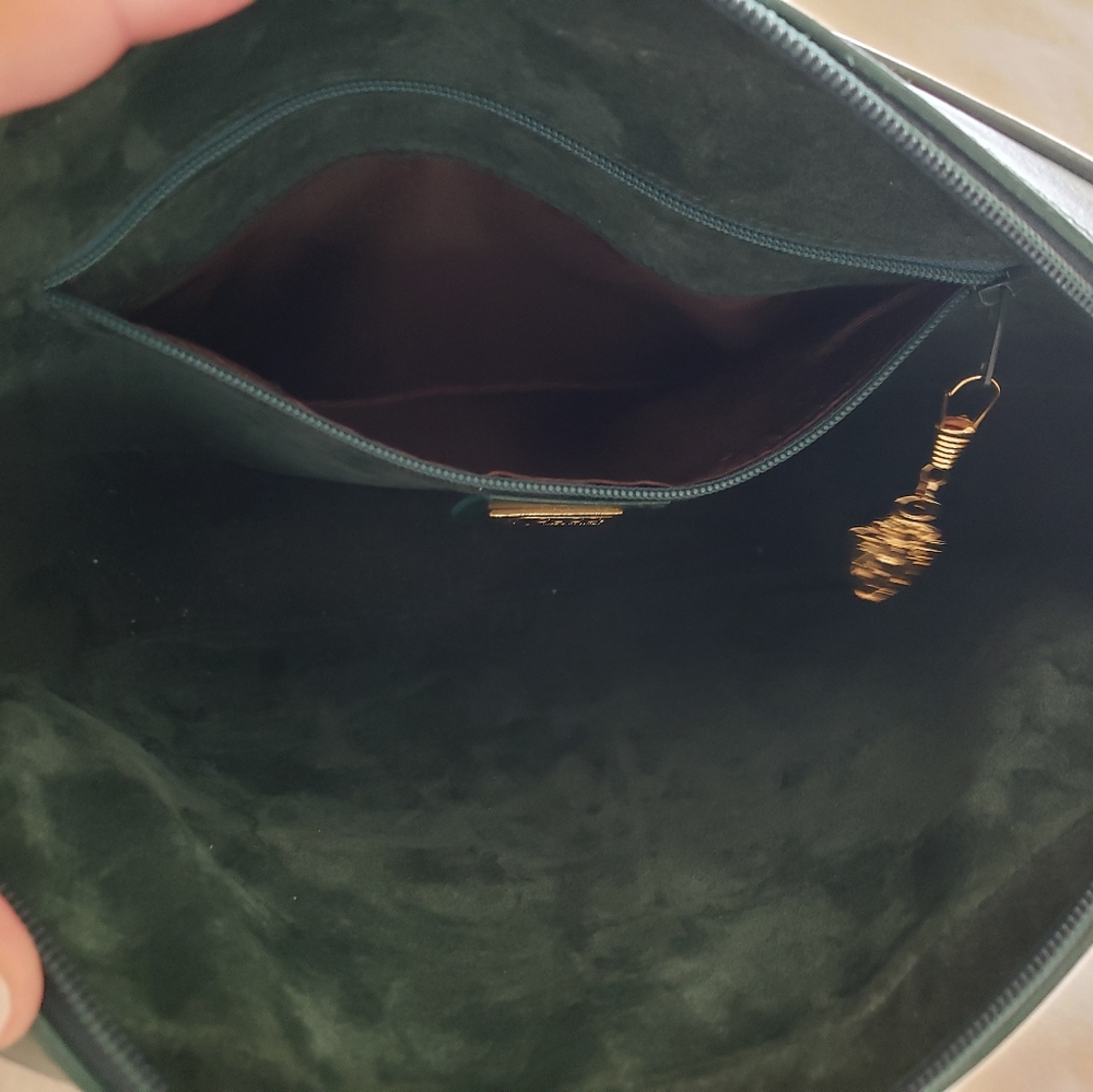 Auth Leather Gucci Handbag - Picture 4 of 7